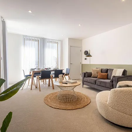 Apartment Modern With Balcony In Merton Near Wimbledon By Sojo