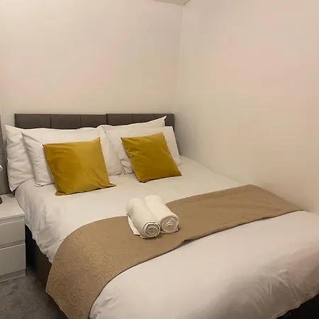 Tooting - Cosy 2 Bedroom House With Garden, 5 Mins Walk To Tube Station London