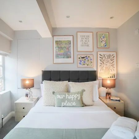 Art-deco In Very Popular Chelsea Area Apartment London