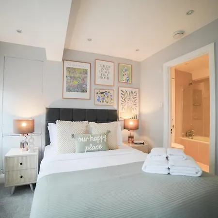 Art-deco In Very Popular Chelsea Area Apartment London