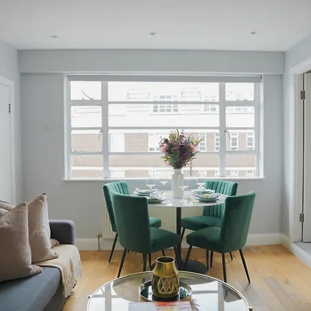 Art-deco In Very Popular Chelsea Area * London