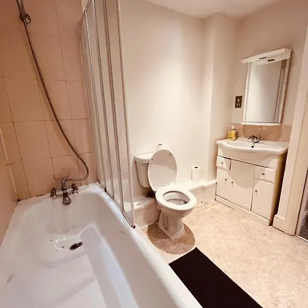 Holiday home Town House In Surbiton/kingston