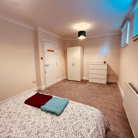 Town House In Surbiton/kingston Surbiton