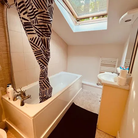 Holiday home Town House In Surbiton/kingston