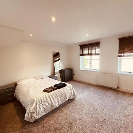 Town House In Surbiton/kingston Holiday home *