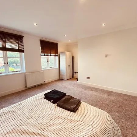 Holiday home Town House In Surbiton/kingston Surbiton
