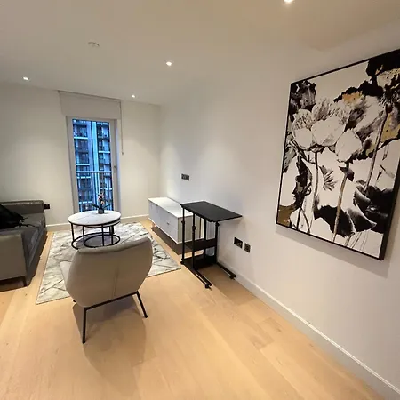 Apartment Luxury 2 Bed 2 Bath Modern Flat In White London