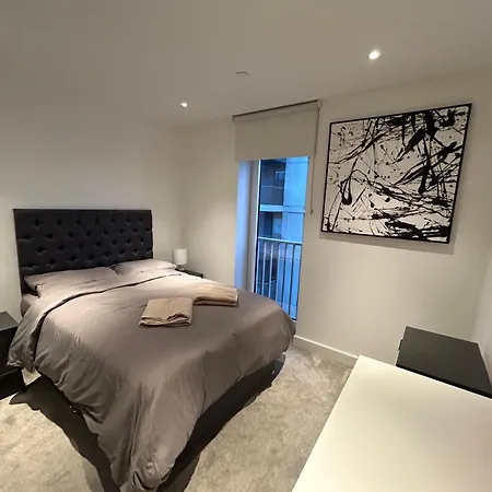 Luxury 2 Bed 2 Bath Modern Flat In White Apartment
