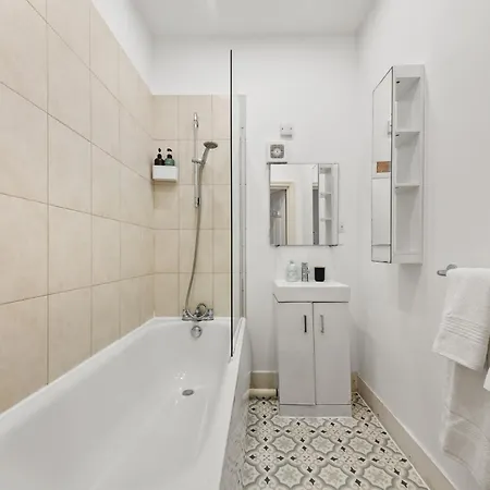 Londwell, Stylish Mayfair Apartment *