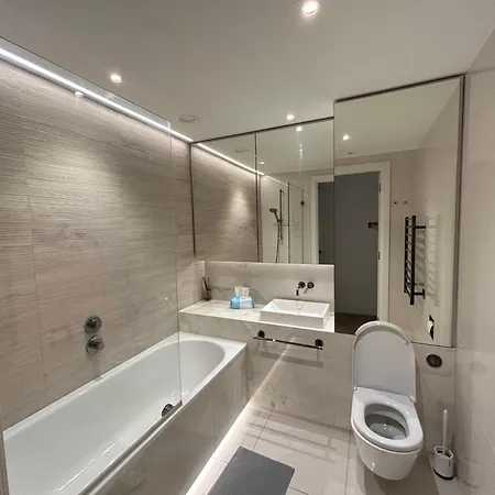Luxury Modern 2bd 2ba White Living London