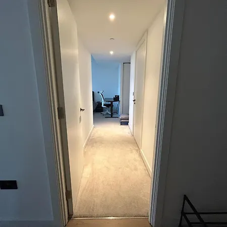 Luxury Modern 2bd 2ba White Living