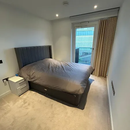 Apartment Luxury Modern 2bd 2ba White Living *