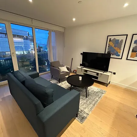 Luxury Modern 2bd 2ba White Living Apartment London