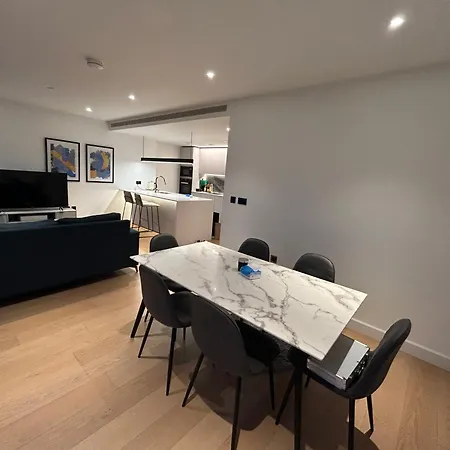 Luxury Modern 2bd 2ba White Living Apartment London