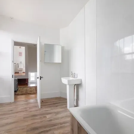 Modern 3-bedroom Haven In Vibrant Brixton Apartment London