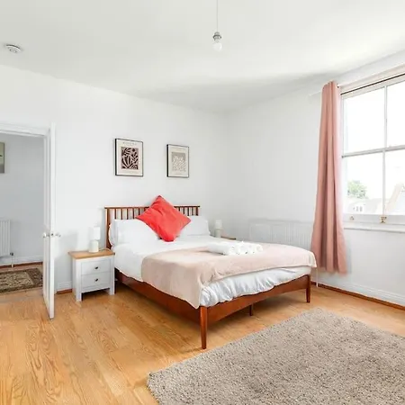 Modern 3-bedroom Haven In Vibrant Brixton *