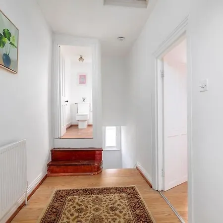 Modern 3-bedroom Haven In Vibrant Brixton