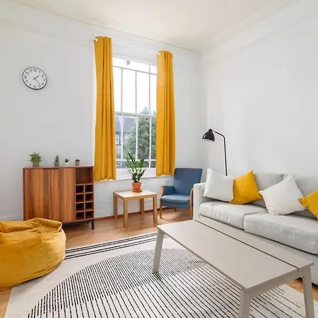 Modern 3-bedroom Haven In Vibrant Brixton Apartment