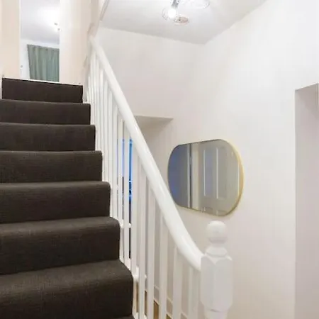 Apartment Two Bedroom In Dalston
