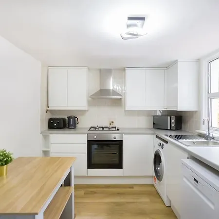 Apartment Two Bedroom In Dalston London