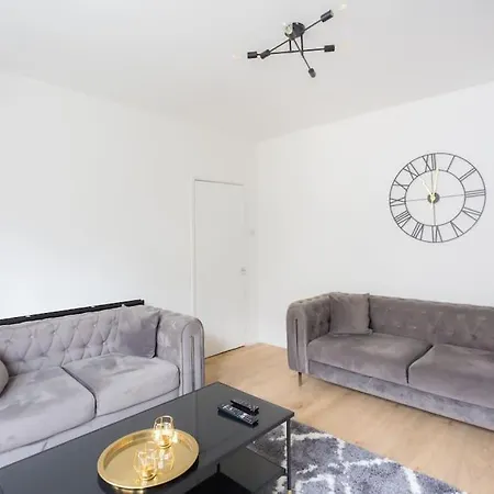 Two Bedroom In Dalston Apartment London