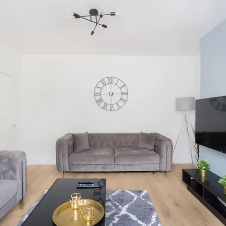 Two Bedroom In Dalston Apartment London