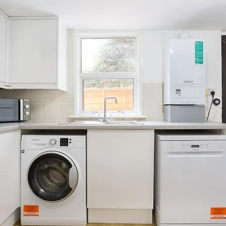 Two Bedroom In Dalston *