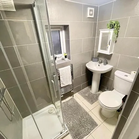 Appartamento Flat With Private Patio In Stratford *