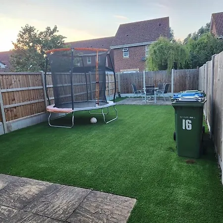 Apartment Luxurious 2 Bedroom House With Garden And Free Parking Thamesmead (Greater London)