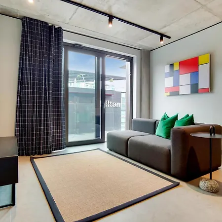 Chic And Comfortable In Apartment London