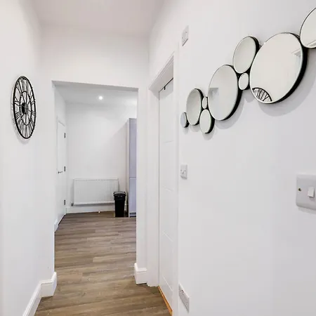 West Near Station With Parking - 360 * Hendon