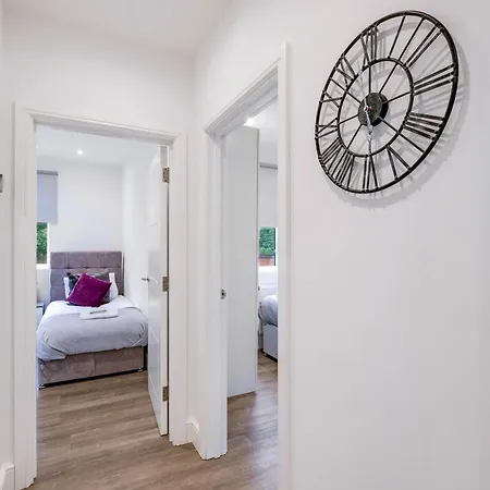 West Near Station With Parking - 360 * Hendon