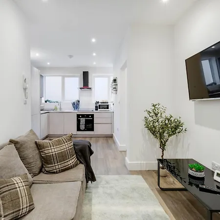 Apartment West Near Station With Parking - 360