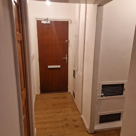 A Lovely Two Bedrooms Flat * London