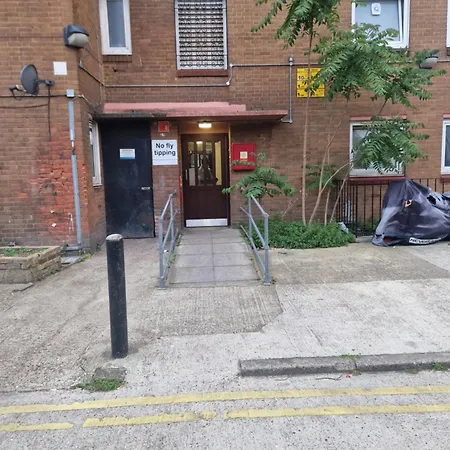 A Lovely Two Bedrooms Flat *