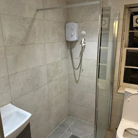 1 Bedroom 220 Apartment London