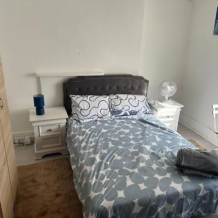 1 Bedroom 220 * London