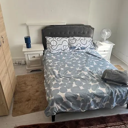 Apartment 1 Bedroom 220 *