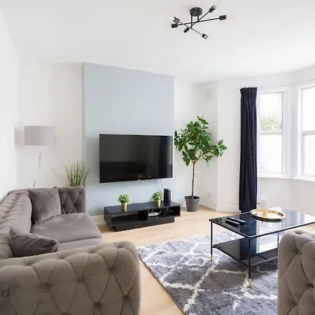 Two Bedroom In Dalston
