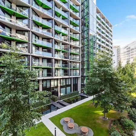 Stylish Two-bedroom Flat Near Us Embassy Apartment *