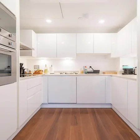 Stylish And Comfortable Canary Wharf Perfect For Long