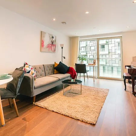 Stylish And Comfortable Canary Wharf Perfect For Long Apartment