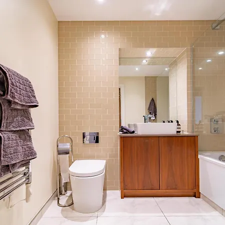 Stylish And Comfortable Canary Wharf Perfect For Long Apartment