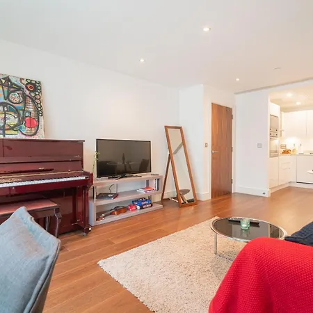 Stylish And Comfortable Canary Wharf Perfect For Long Apartment London