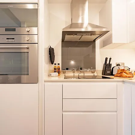 Stylish And Comfortable Canary Wharf Perfect For Long London