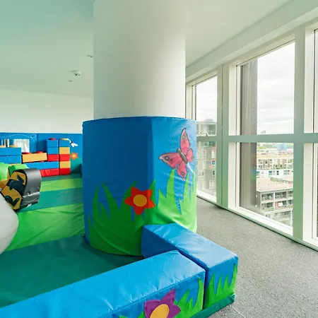 Stylish And Comfortable Canary Wharf Perfect For Long London