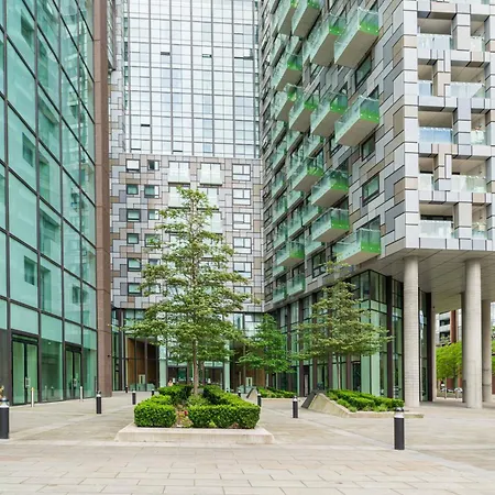 Stylish And Comfortable Canary Wharf Perfect For Long Apartment London