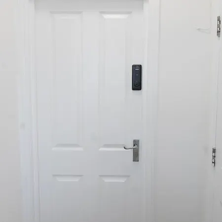Apartment 5c- Stylish Urban Retreat - Spacious 2 Bed Flat *