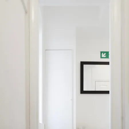 5c- Stylish Urban Retreat - Spacious 2 Bed Flat * London