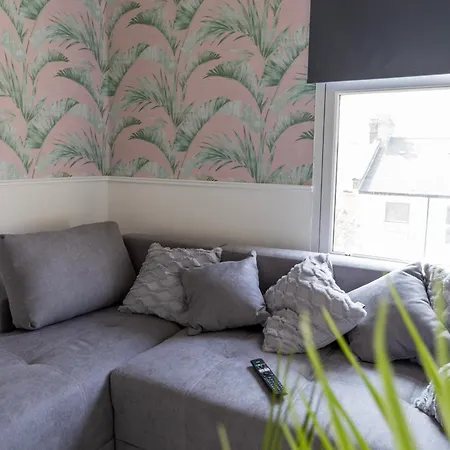 5c- Stylish Urban Retreat - Spacious 2 Bed Flat Apartment